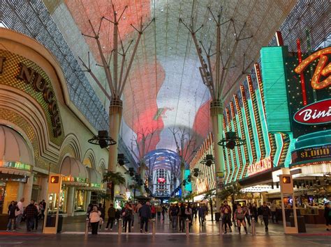 cool restaurants on fremont street.